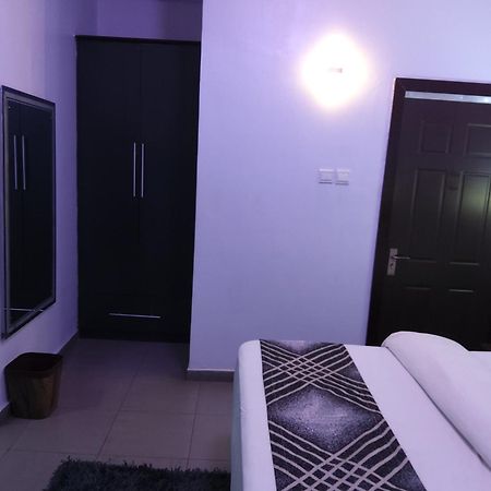 Crownedge Hotels Ikeja Esterno foto