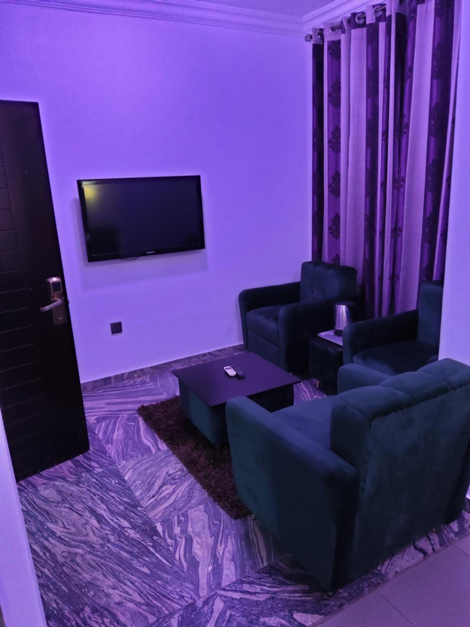 Crownedge Hotels Ikeja Esterno foto