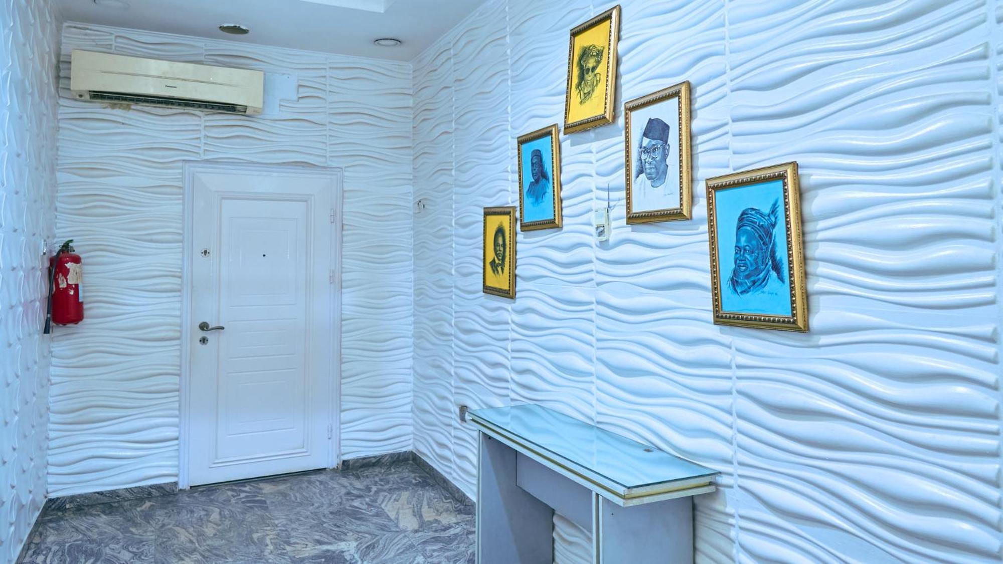 Crownedge Hotels Ikeja Esterno foto