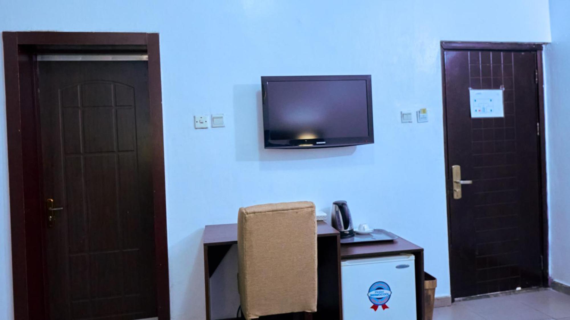 Crownedge Hotels Ikeja Esterno foto